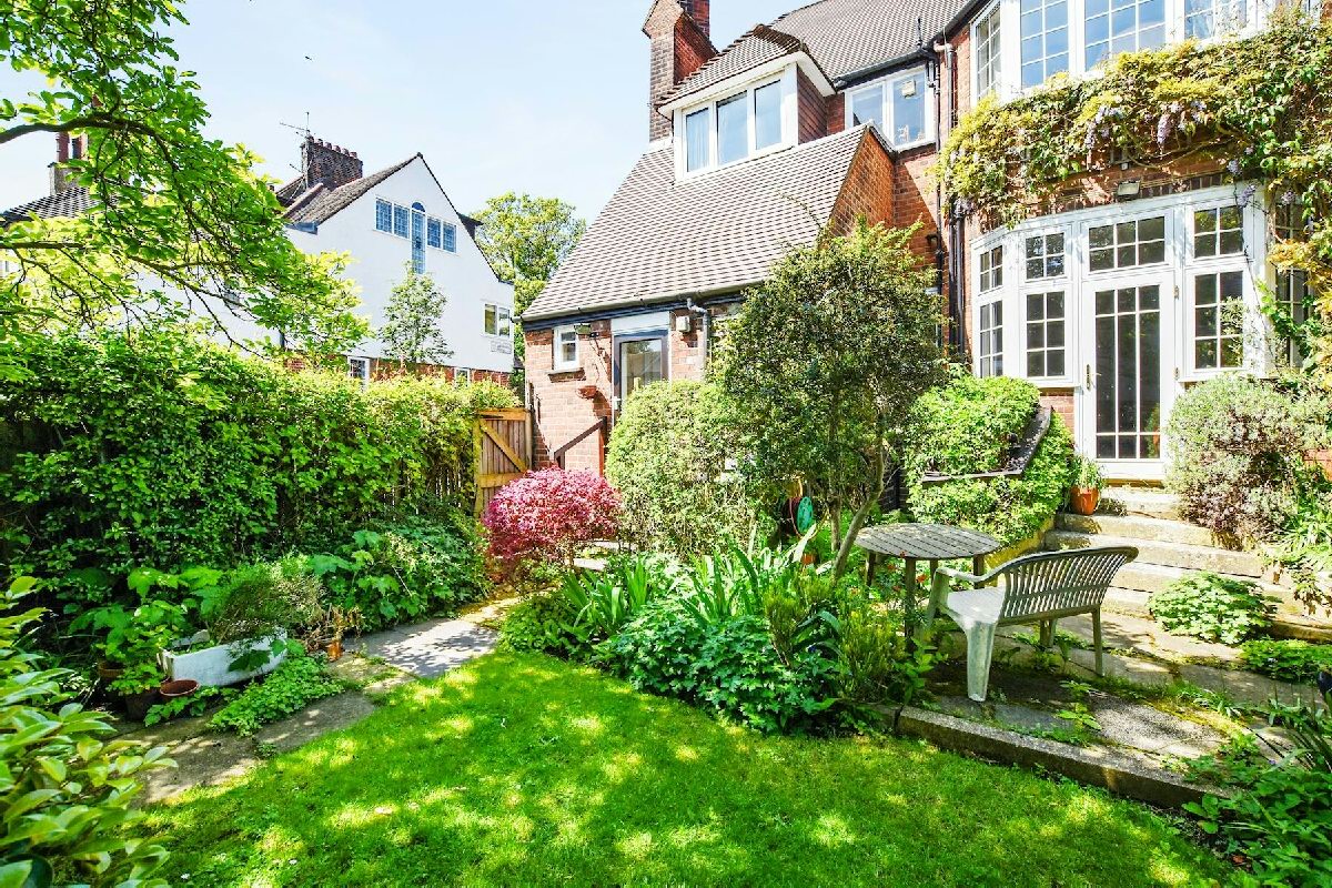 Hornsey Lane  Highgate N6 5LU, London - £1,700,000