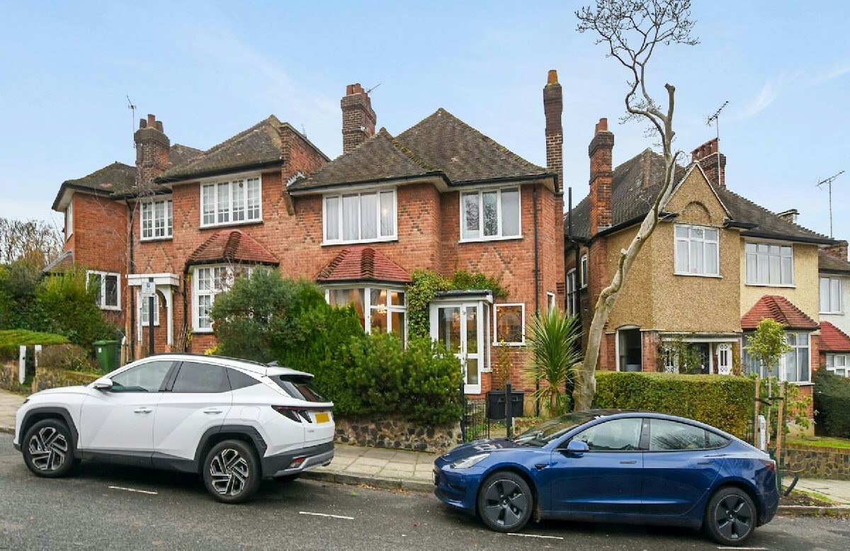 Fitzwarren Gardens  Whitehall Park N19 3TR, London - £1,400,000